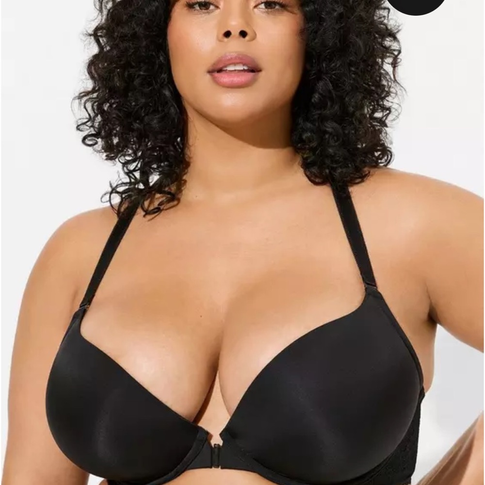 BNWOT XO Plunge Push-Up Front-Close Bra
